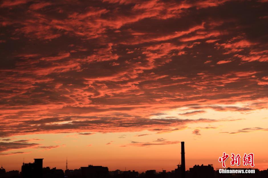暴雨初霁西安漫天火烧云(3)