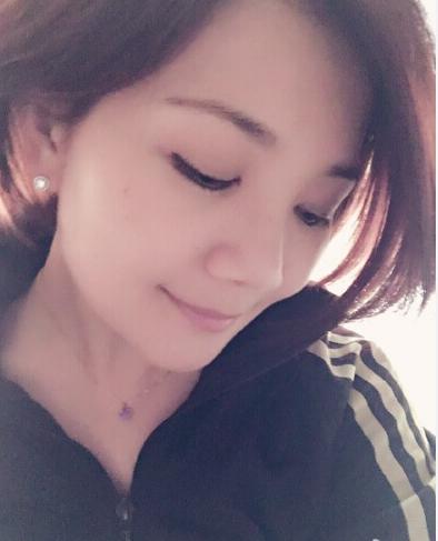 梁静茹晒自拍美照侧颜出镜嘟嘴卖萌(图)