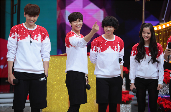 李易峰吴亦凡集体上《快本》 小骨现场爆发洪