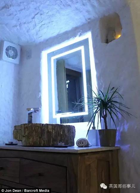 英国总裁60万买下个2.5亿年前的山洞.来感受下