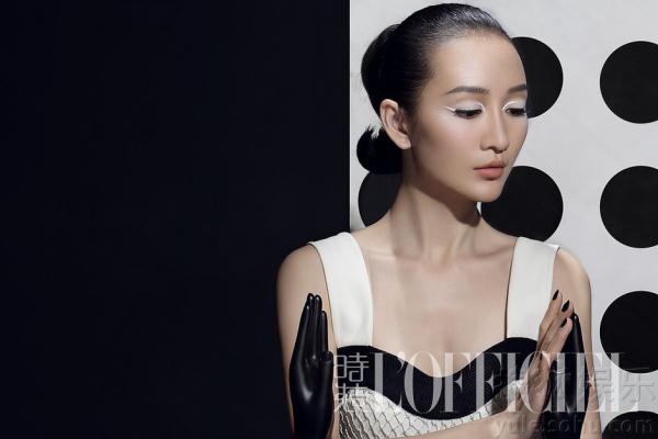 王鸥黑白妆容大片曝光玩造型艺术诠释另类经典