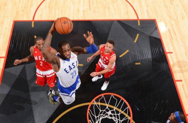 NBA全明星赛上演传奇绝唱,黑曼巴笑中含泪完