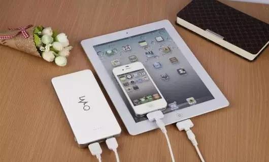 手机整晚充电,到底会不会损害电池?专家称,其