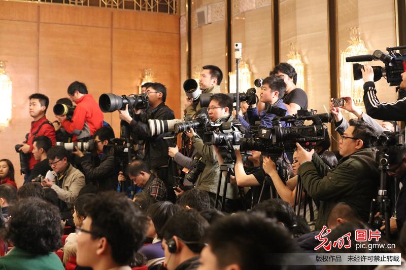 全国人大会议新闻发布会召开(6)_两会猎豹推送