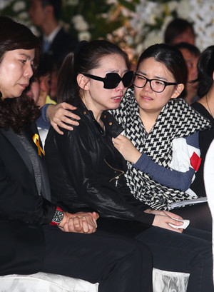 赖芊合节目落泪忆亡夫 自曝一天只吃一餐 _36