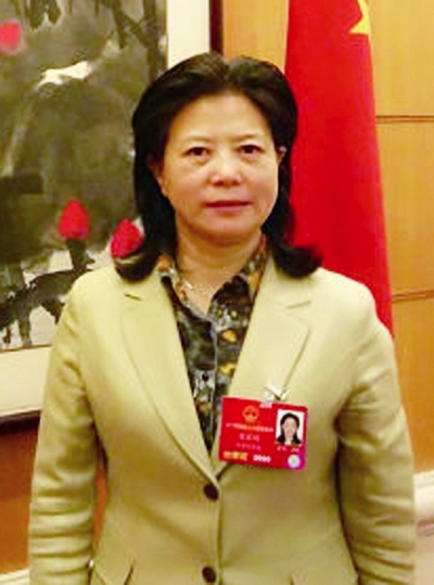 庞丽娟代表：学前教育免费是扶智脱贫的关键