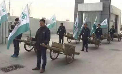 河南禁电动三轮车 网友吐槽:送快递小哥累死也