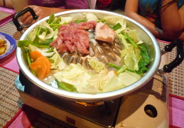 老外也爱吃火锅 品尝世界各地另类火锅 有属于