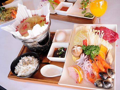 老外也爱吃火锅 品尝世界各地另类火锅 有属于