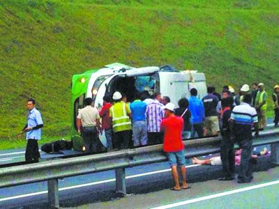 中国游客马来西亚 遭遇车祸4人遇难
