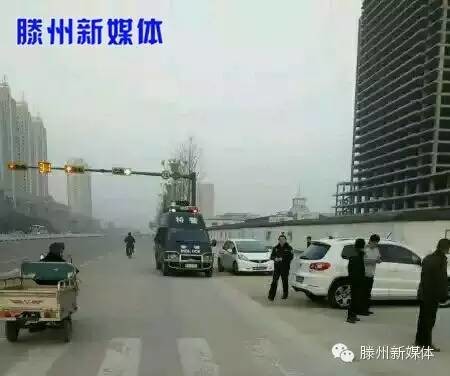 滕州市有多少人口_...6日,在山东省滕州市一路口,人们在交通遮阳凉棚下等待通(3)