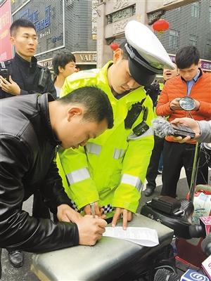 深圳禁摩限电集中整治行动 首日拘留300余人