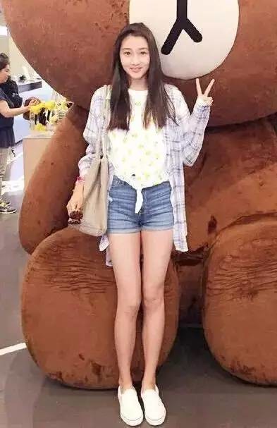 关晓彤告诉你,这才叫真正的胸以下全是腿! _即时新闻 _光明网