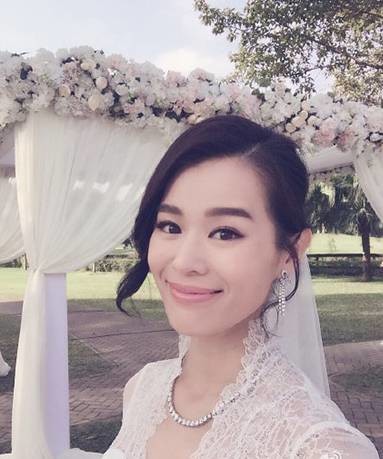 以前觉得胡杏儿只是长相普通,也算不上好看,但结婚那天真的是惊艳