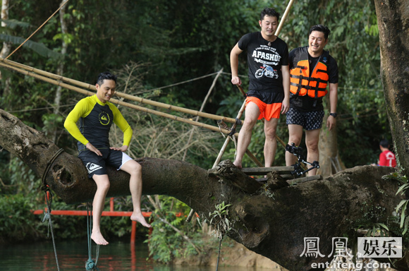 《一路2》默契大考验 王岳伦冒险李湘心疼