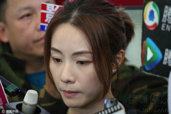  邓丽欣分手 后 首现身 显憔悴含泪否认有第三者 