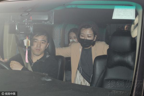  邓丽欣分手 后 首现身 显憔悴含泪否认有第三者 