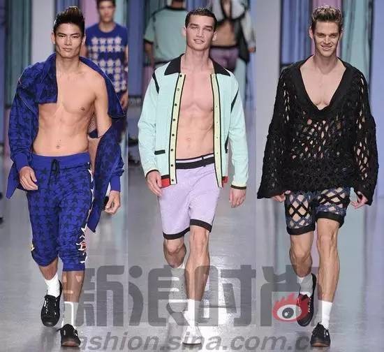 男人也要看罩杯?超能英雄的大胸穿衣撩妹法一秒get! _即时新闻 _光明网