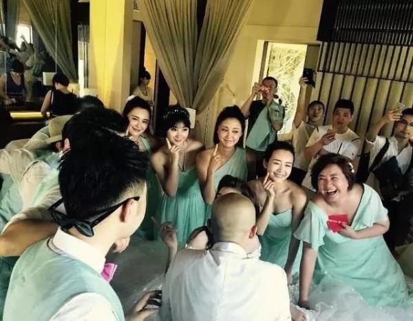 包贝尔办了场最失败的婚礼,伴娘柳岩和这对老夫妻抢了