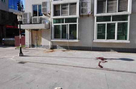 妙龄女楼顶痛哭 坠楼时曾惊呼救命