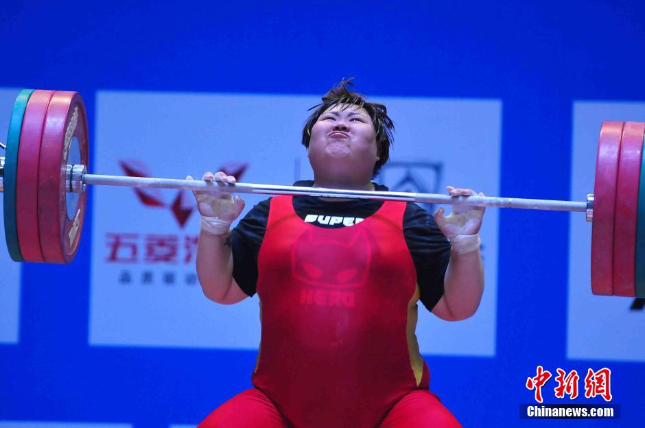 2016全国女子举重锦标赛 大力士表情俏