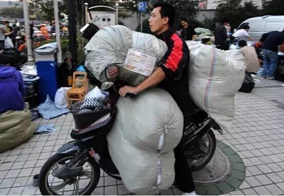 【关注】这就是顺丰总裁为快递小哥出头的真正原因! 【关注】这就是顺丰总裁为快递小哥出头的真正原因!