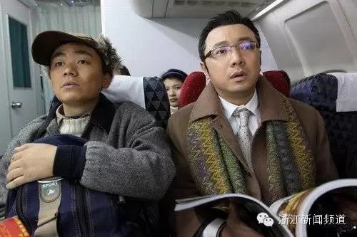 《人在囧途》真实上演，杭州第一次坐飞机的“好奇男”打开了应急舱门! _即时新闻 _光明网