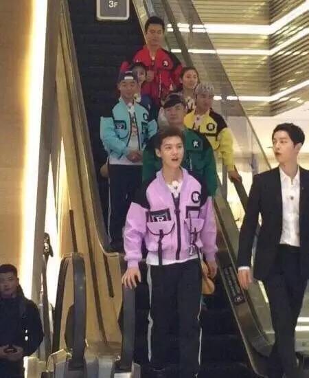  宋仲基 录制《 跑男 4》现场照曝光 _即时新闻 _