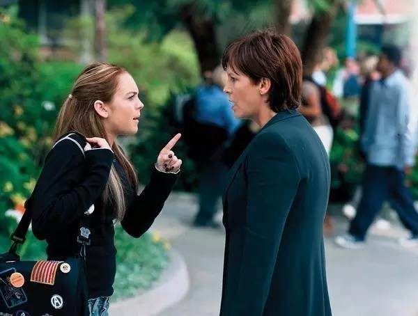 这部灵魂互换鼻祖影片,教你摆脱更年期老妈!