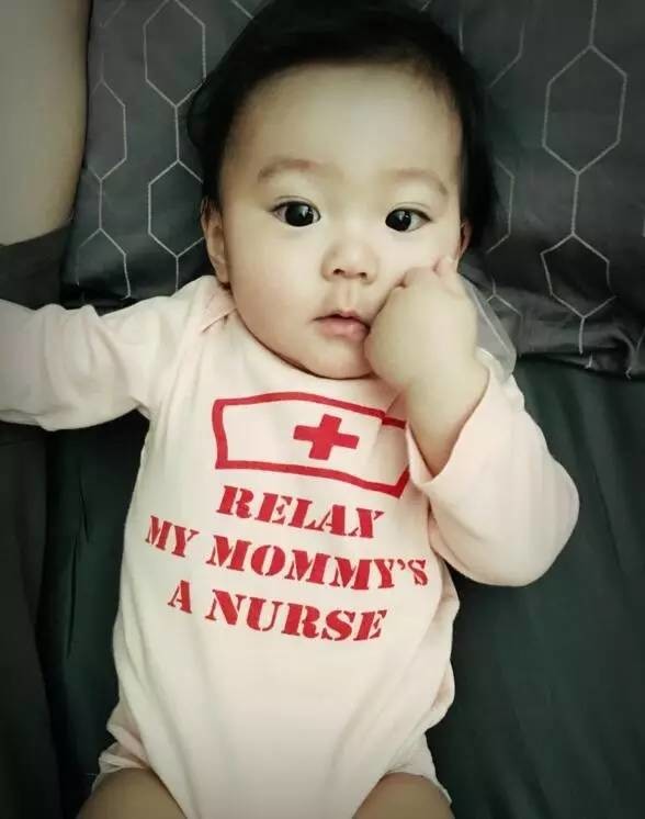 一家四口咘咘最红，贾静雯小女儿出生即出道以萌圈粉 _即时新闻 _光明网