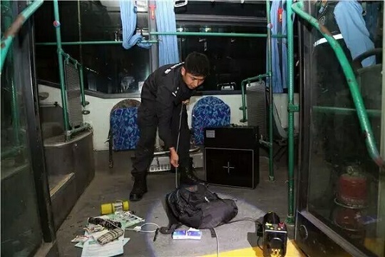 只因赌气 一男子在杭州公交车上竟谎称包里有