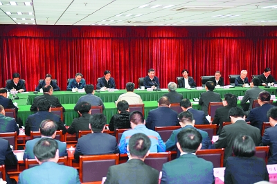 跟时代肩负使命锐意进取 为共同理想和目标团