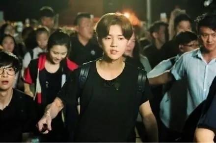 鹿晗上学被喊停-IT168 数字家电专区