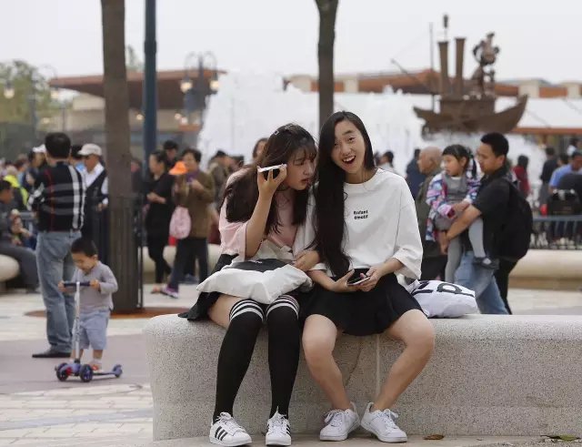 上海迪士尼试运营 有游客带泡面