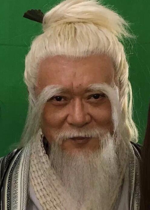 58岁囚歌之王迟志强近照曝光一头白发(图)