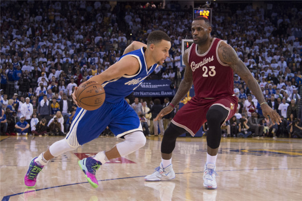 骑士达成勇士难及壮举 库里归来这两队有得争