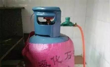 爸爸,救救我!只因一个下意识的动作,20岁的花