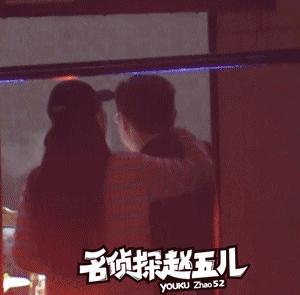 张馨予否认深夜与3男1女激吻互摸﹕闺蜜挠痒