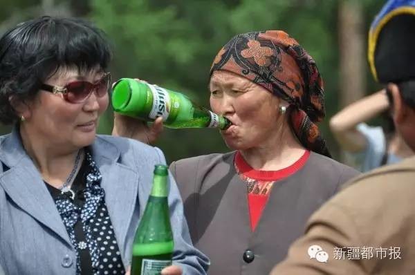烏蘇啤酒改姓嘉士伯！放心，江湖上還有“奪命大烏蘇”