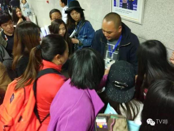 花6800听两首歌，看李光洙私照，宋仲基这样开见面会…