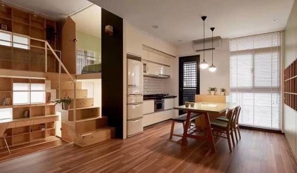 秋千,滑滑梯…为了陪孩子一起玩,这对爸妈干脆