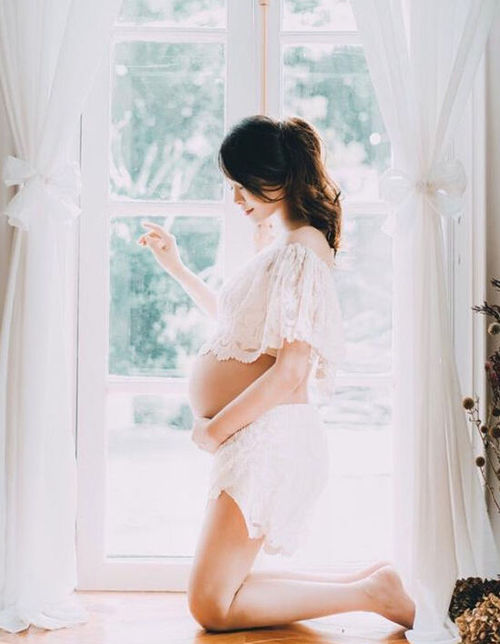 伊能静预产期将至:肚皮过敏脚肿似熊掌