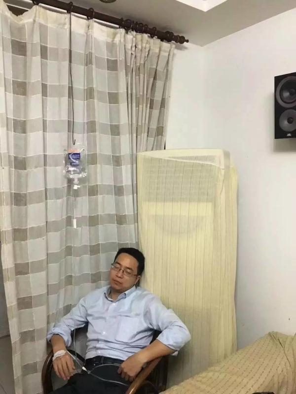 不是网红胜似网红！他随便一条朋友圈，就能引来数百点赞和评论