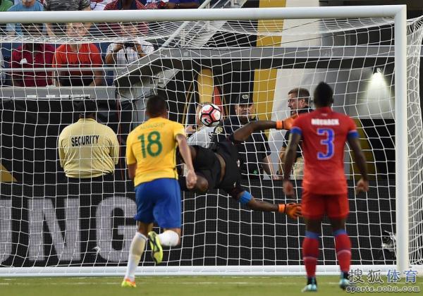 高清:国安核心美洲杯梅开二度 巴西7球狂胜海