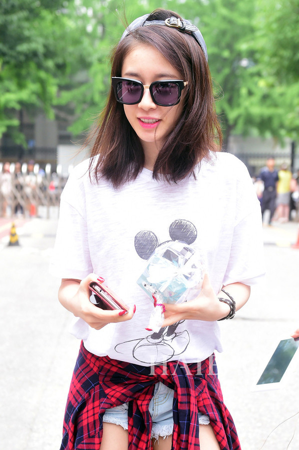 杨幂、金泰希.实力证明,短发遮白丑!