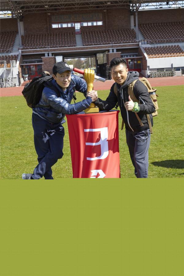  李小鹏为爱妻退赛 喜《非凡之旅》 陪伴孕妻喜