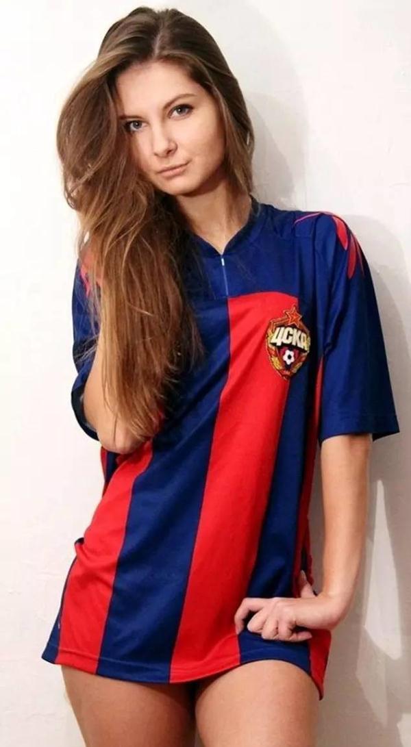 暴力与极端主义:实录俄罗斯女性足球流氓