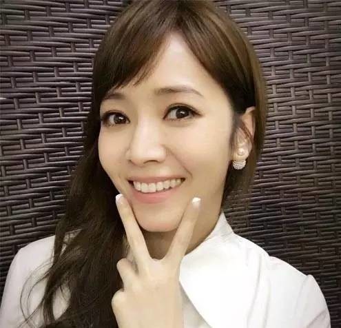 继A4腰后又来个28脸 侯佩岑赵薇勇夺女神桂冠！瘦脸教程奉上！