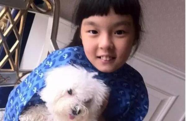 李詠女兒從小被網友嘲笑長得醜,如今13歲的她已經美得讓人羨慕!