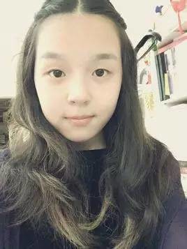 李詠女兒從小被網友嘲笑長得醜,如今13歲的她已經美得讓人羨慕!